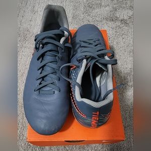 Nike Legend 7 Academy Soccer Cleats